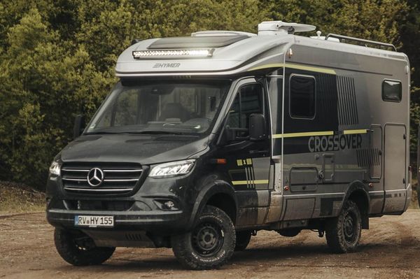 Für Inhaber des B-Führerscheins, die bisher lediglich Wohnmobile mit einem zulässigen Gesamtgewicht von 3,5 Tonnen fahren dürfen, erhöht sich künftig das Gewichtslimit auf 4,25 Tonnen. Foto: Hymer